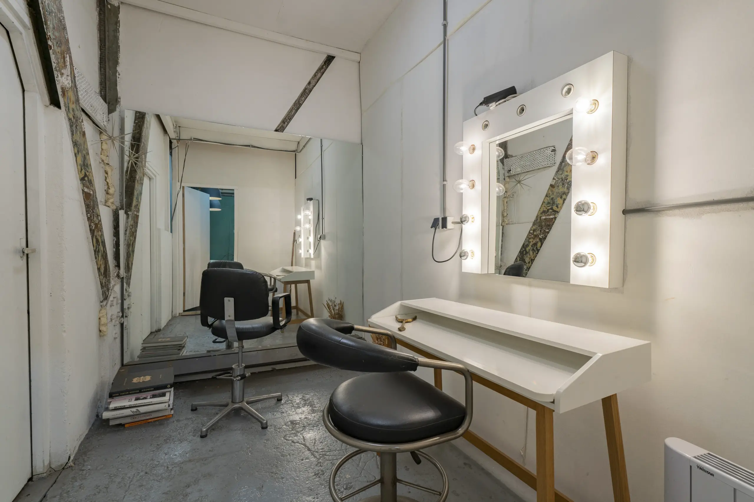 Make-up room